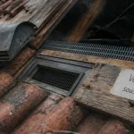 Chatière de toiture entre tuiles, ventilation sous-toiture